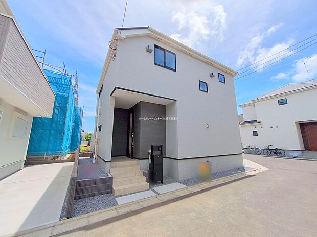 ≪前面道路含む現地写真≫
お好みで太陽光発電、長期優良住宅をお選びいただけます！小学校まで徒歩4分の近さでお子様の通学も安心◎