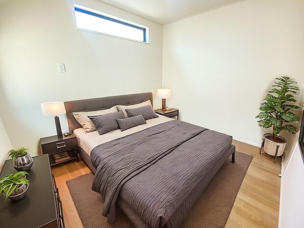 ≪Room≫
穏やかな光が差し込む室内には、穏やかな時間が流れます。休日には、落ち着いた空間で自分の趣味を楽しむのはいかがですか。
※家具をCGで加工しています。家具付き販売ではございません。