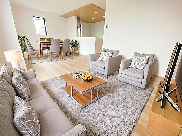 ≪Living room≫
広々としたLDKに、自分好みのインテリアでレイアウト。季節ごとに模様替えなども、楽しみの一つとなりそうです。
※家具をCGで加工しています。家具付き販売ではございません。