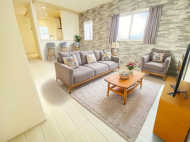 ≪Living room≫
家族のスペースでのんびりおくつろぎください。床暖房を装備しておりますので、寒い冬でも快適にお過ごしいただけます♪
※家具をCGで加工しており、家具付き販売ではございません。