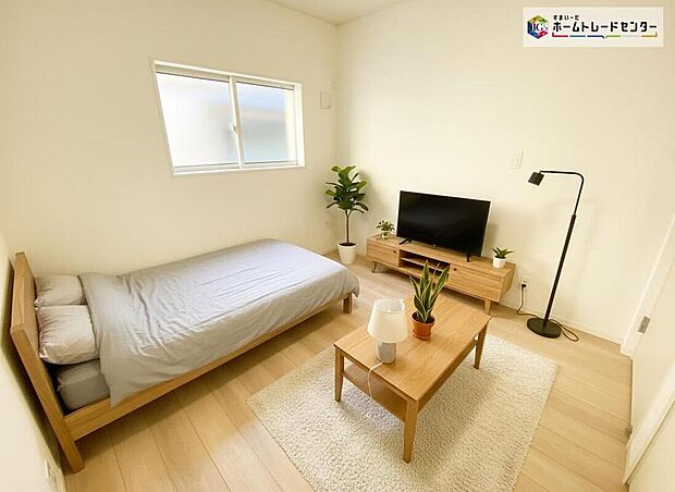 ≪Room≫※1号棟
心地良い風を感じられる居室!
窓から降り注ぐ陽光が、お部屋を爽やかな光で満たします。
※家具をCGで加工しています。家具付き販売ではございません。