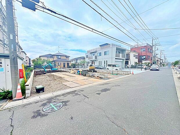 ≪内覧以外にも資金計画やライフプランに寄り添ったご提案をいたします♪≫
カースペースが2台分ございますので、家族分の自転車を駐輪したり、急な来客用の駐車スペースとしてもお使いいただけます!