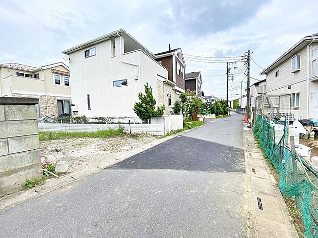 ≪現地ご案内は便利なネット予約も可能です!お気軽にお問い合わせください♪≫A・B・C号棟は北側、D号棟は南側の道路に面しています。前面道路は車通りが多くないので、お車の出し入れもラクラクです♪