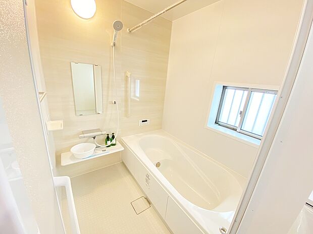 【浴室】≪Bathroom≫
スイッチひとつでバスタイムの準備ができるオートバスが便利♪雨の日や夜間の洗濯に便利な「浴室乾燥機」も標準装備です！