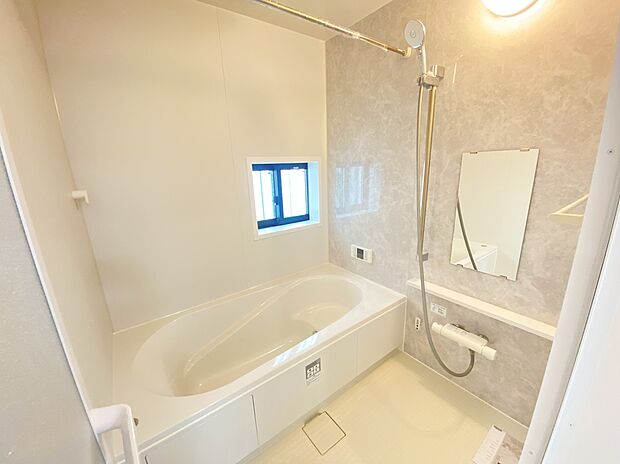 【浴室】≪Bathroom≫
スイッチひとつでバスタイムの準備ができるオートバスが便利♪雨の日や夜間の洗濯に便利な「浴室乾燥機」も標準装備です！