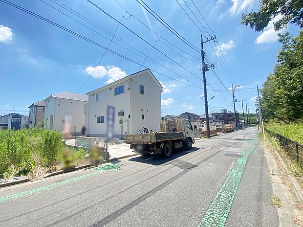 【前面道路含む現地写真】≪内覧以外にも資金計画やライフプランに寄り添ったご提案をいたします♪≫
「桜土手」停歩5分より、ＪＲ常磐線「金町」駅バス4分・つくばエクスプレス「三郷中央」駅バス15分。