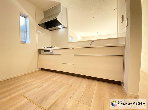 【キッチン】≪Kitchen≫
対面式キッチンですので、お食事の準備をしながらご家族との会話を楽しめます。