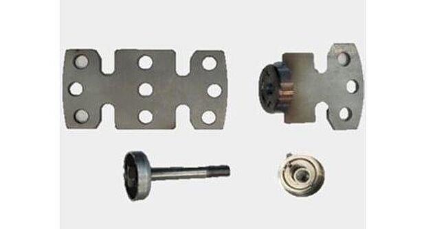 【梁材の断面欠損を最小化「材断面欠損最小梁受け金物」】接合部の断面欠損は在来軸組工法の弱点でした。　木材の切り欠きを最小限に抑え、部材の強度向上、現場の施工合理化および木材加工省力化を実現する接合方法を考案し、専用接合金物を開発しました。