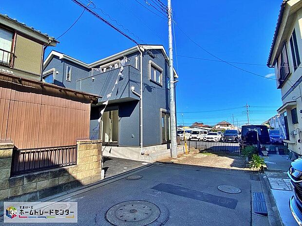 【前面道路含む現地写真】≪見学予約ができます！≫
前面道路は行き止まりのため交通量が僅かで落ち着いた住環境です♪