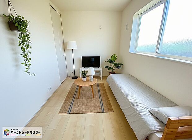 【居室】≪Room≫
全居室に収納を完備しておりますので、お部屋をすっきりとお使い頂けそうです。インテリアやレイアウトを考えるのも楽しみです。
※家具をCGで加工しており、家具付き販売ではございません。
