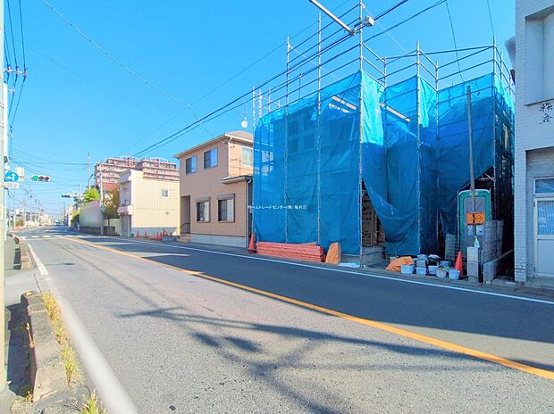 【前面道路含む現地写真】≪暮らしやすい周辺環境です♪≫
デザイン・目に見える設備面も大切ですが、耐震構造で地震に強い家の為、次代へ繋ぐ強固な住宅です。