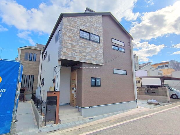 【≪現地外観写真≫】一戸建ての大きなメリットは、「自分の土地」を自由に使えること。好きなペットが飼えるほか、ガーデニングやDIY、車やバイクの手入れなど様々な趣味を楽しめます♪