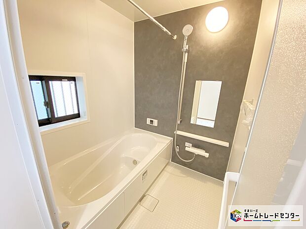 【浴室】≪Bathroom≫
スイッチひとつでバスタイムの準備ができるオートバスが便利♪雨の日や夜間の洗濯に便利な「浴室乾燥機」も標準装備です！