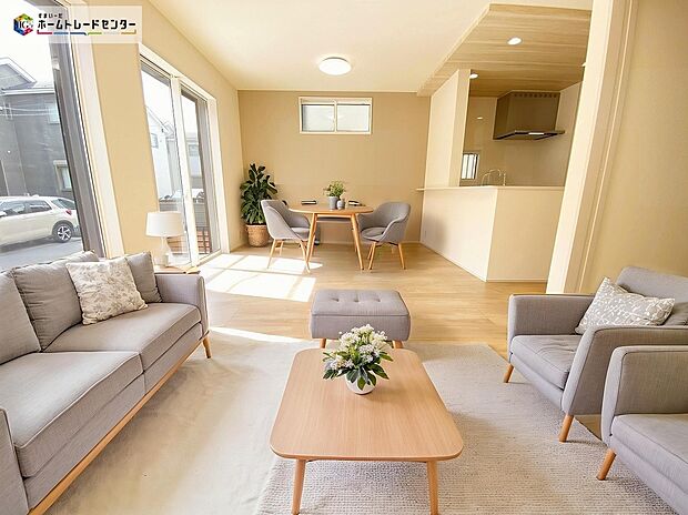 【リビング】≪Living room≫
家族のスペースでのんびりとおくつろぎください。床暖房を装備しておりますので、寒い冬も快適にお過ごしいただけます♪
※家具をCGで加工しており、家具付き販売ではございません。