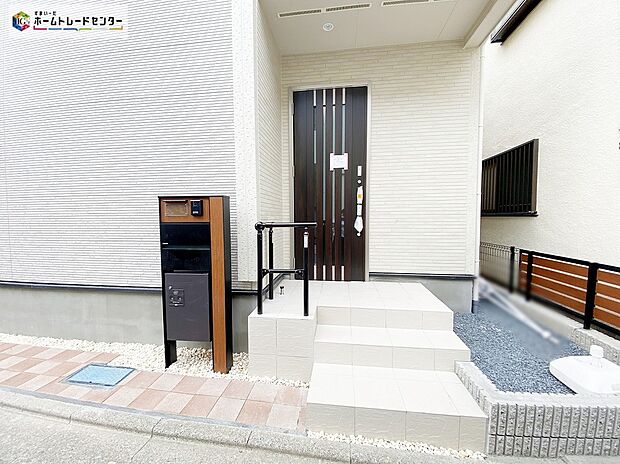 【宅配ボックス】≪Delivery box≫
宅配ボックスも完備しているので、宅配便の受け取りを気にする煩わしさがありません。