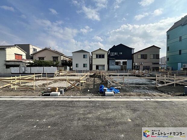 【現地外観写真】≪内覧以外にも資金計画やライフプランに寄り添ったご提案をいたします♪≫
2階建て、3階建ての多彩な間取りプラン♪対面式キッチン、浴室乾燥機、TVモニター付きインターホン等 標準装備!