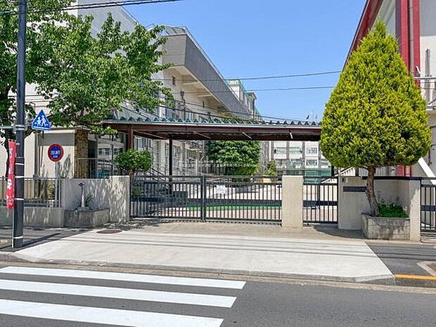 足立区立第十三中学校(約300m)