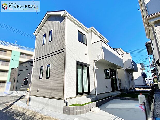 【現地外観写真】≪現地ご案内はお気軽にお問い合わせください♪≫
空いたスペースには、花や緑で彩るガーデニングもオススメです。リビングからの景観もインテリアの一つになりそうです。