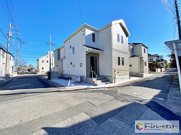 【前面道路含む現地写真】≪お問合せ当日のご内覧もお任せください♪≫
輝く白壁のコントラストの美しさ個性溢れる外観スタイル。