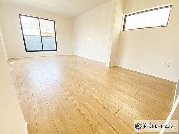 【リビング】≪Living room≫
ホームパーティに招きたくなる自慢の広々LDK。伸びやかな子育てや、にぎやかなふれあいの日々を存分に楽しんでください。