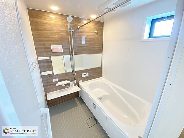 【浴室】≪Bathroom≫
毎日の疲れを癒す浴室は１坪タイプです。足を伸ばしてゆっくりとくつろげます。浴室乾燥機付きのバスルームとなっております♪