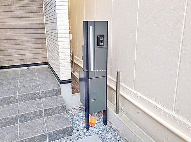 【宅配ボックス】戸建用の宅配ボックスを設置。通販でのお買い物などお荷物が届く予定があっても時間を気にせず外出できるので大変便利です。