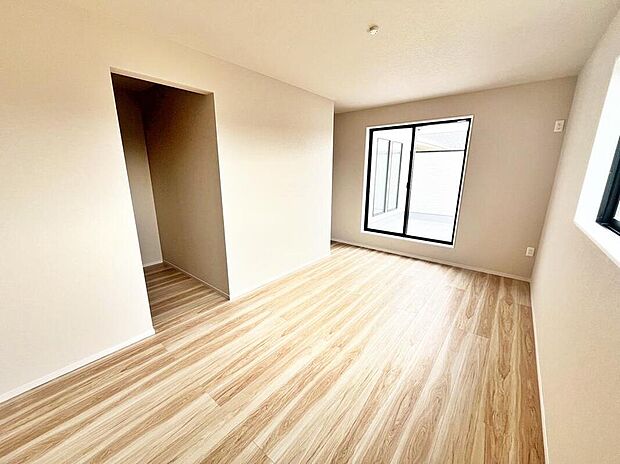 【リビング以外の居室】１階、２階にお部屋があるので１階を客室や物置として使ったり、家族で居住スペースを分けるなど、ライフスタイルに合わせて使い分けていただけます！