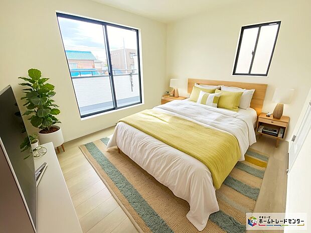 【居室】≪Room≫
穏やかな光が差し込む室内には、穏やかな時間が流れます。休日には、落ち着いた空間で自分の趣味を楽しむのはいかがですか。
※家具をCGで加工しています。家具付き販売ではございません。