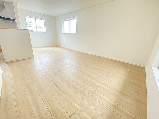 【リビング】≪Living room≫
自然光に包まれたリビング。あふれる陽光の輝き、子どもたちの笑顔も光り輝いて見えますね☆