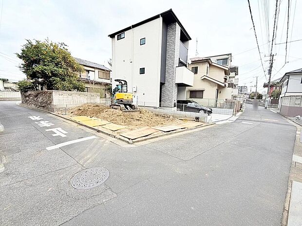 【前面道路含む現地写真】都心も郊外もアクセス便利な都営新宿線「船堀」駅よりバス7分「東小松川一」徒歩3分の立地です!通勤通学もスムーズです。【2026.02撮影】