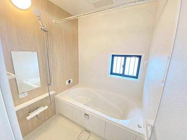 【浴室】≪Bathroom≫
スイッチひとつでバスタイムの準備ができるオートバスが便利♪雨の日や夜間の洗濯に便利な「浴室乾燥機」も標準装備です！