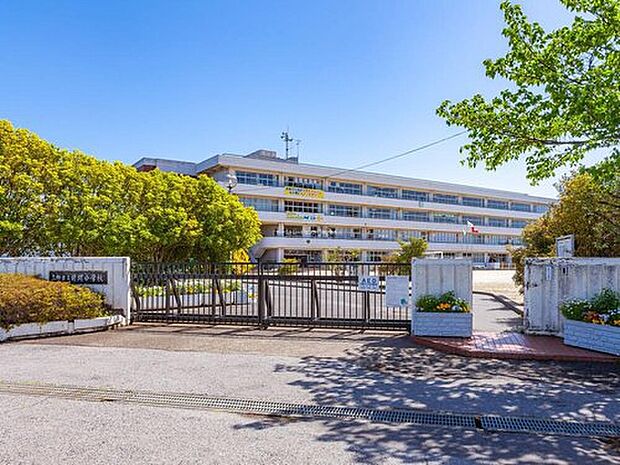 三郷市立前間小学校（約210m）