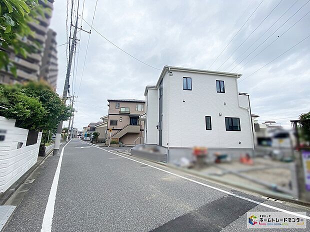 【前面道路含む現地写真】≪この街とこの家で暮らしたくなる魅力が満載！≫利便性と自然、周辺環境の心地よさは写真や文章では伝えきれません。日々の動線や採光、周辺施設との距離感まで、ぜひ現地でご体感ください。