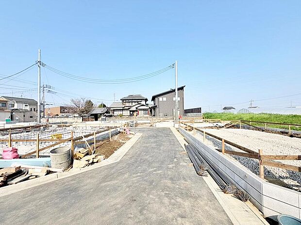 【前面道路含む現地写真】≪2026.03撮影≫コンビニまで徒歩5分、小学校まで徒歩13分です。