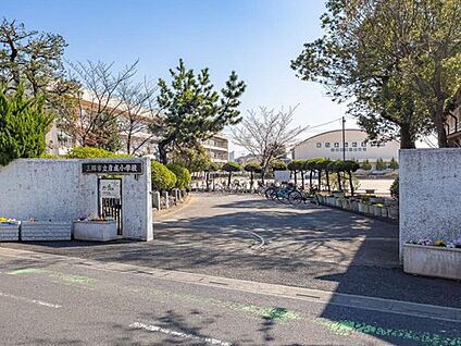 三郷市立彦成小学校 1100m(徒歩14分)