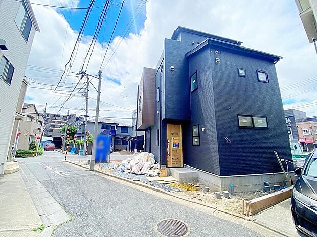 【前面道路含む現地写真】（2026年5月）撮影
前面道路は4ｍ～7.7ｍ！ゆとりがあり車の出し入れも余裕ができます♪角地で風通しが良く日当たり良好です。