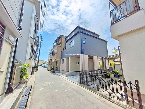 【前面道路含む現地写真】最寄り駅徒歩14分の利便性を使いこなし、高まる暮らしの価値！