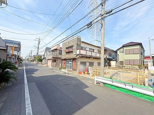 【前面道路含む現地写真】≪見学予約可能！≫こちらの物件はZEH水準を満たした、省エネ性能に優れた物件です。　