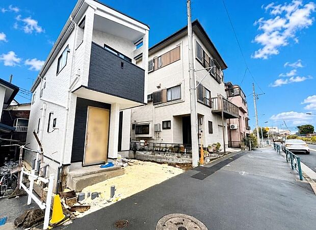 【現地外観写真】≪内覧以外にも資金計画やライフプランに寄り添ったご提案をいたします♪≫グレーのアクセントカラーがぱっと目をひくシンプルシックでおしゃれな外観です♪