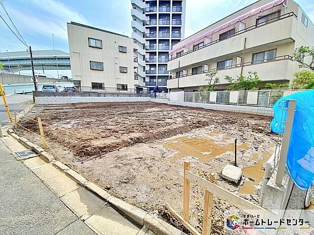 【現地外観写真】≪生活するだけの家ではなく「日々を楽しむ暮らし」を♪≫全棟ゆとりのある4LDKの住まい！2階に4部屋がまとまったプランで、家族団らんの空間と、プライベート空間の両立がしやすいです！