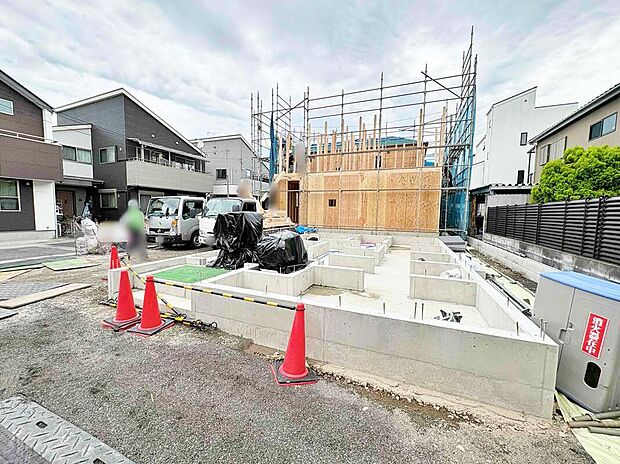 【現地外観写真】≪見学予約可能！≫小学校やスーパーが徒歩10分圏内にある、ご家族みんなが暮らしやすいエリアです♪