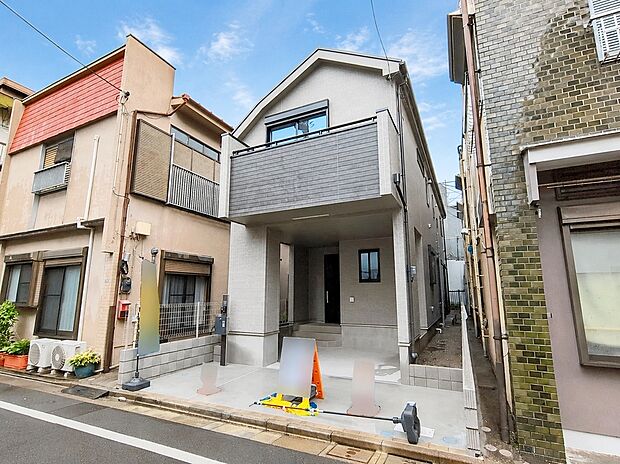 【前面道路含む現地写真】≪見学予約可能！≫
前道路6m接道で駐車楽々♪