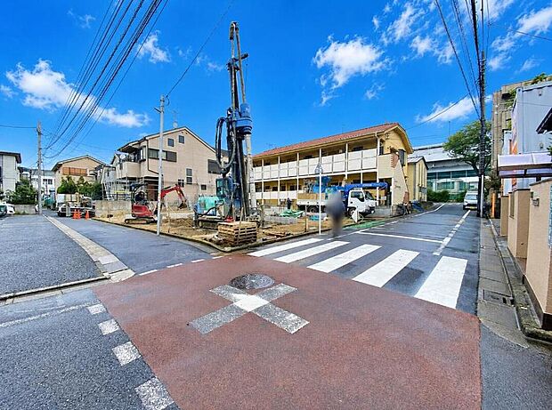 【前面道路含む現地写真】≪見学予約可能!≫
小学校まで徒歩5分。中学校まで徒歩3分!最寄りスーパーまで徒歩6分!ご家族みんなが暮らしやすいエリアです♪