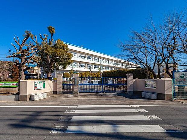 三郷市立戸ケ崎小学校(約450m)