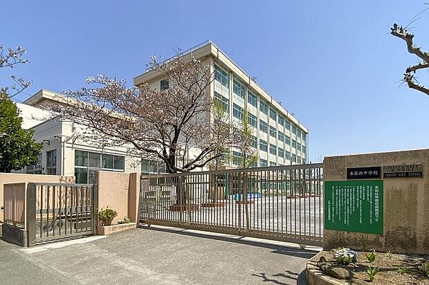 江戸川区立東葛西中学校(約700m)