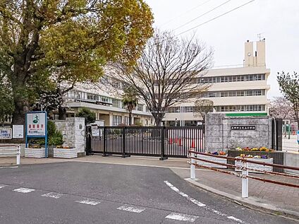 三郷市立吹上小学校 220m(徒歩3分)
