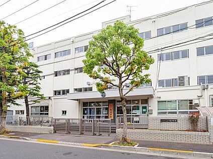 江戸川区立上一色中学校 200m(徒歩3分)