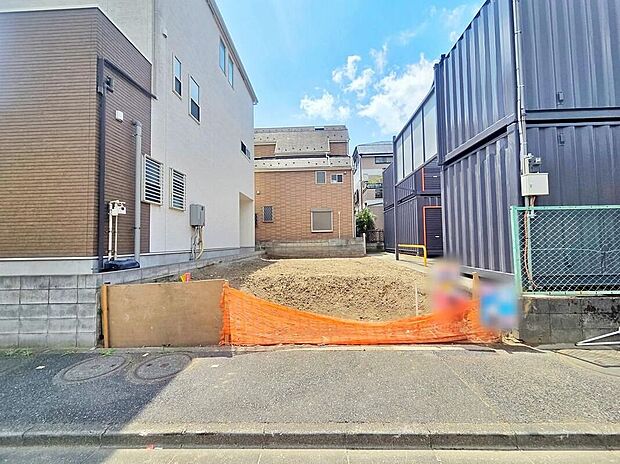 【現地外観写真】≪見学予約可能！≫利便性と周辺環境の心地よさは写真や文章では伝えきれません。日々の動線や採光、周辺施設との距離感まで、ぜひ現地でご体感ください。