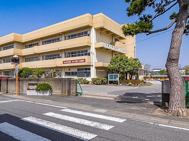 三郷市立八木郷小学校(約1,200m)