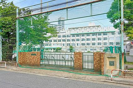 足立区立加賀中学校 210ｍ(徒歩3分)